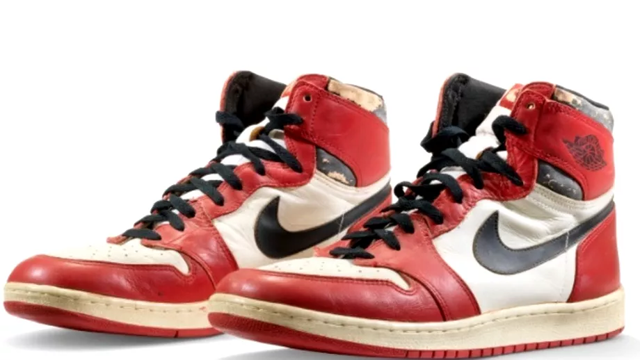 O pereche de pantofi sport purtati de Michael Jordan vanduta la licitatie Suma record obtinuta