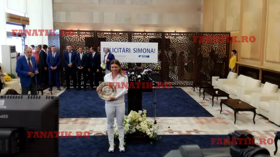 Reportaj de la primirea de gala a Simonei Halep de pe Aeroportul Otopeni Cum a fentat cele mai grele intrebari si plecarea de rockstar GALERIE FOTO