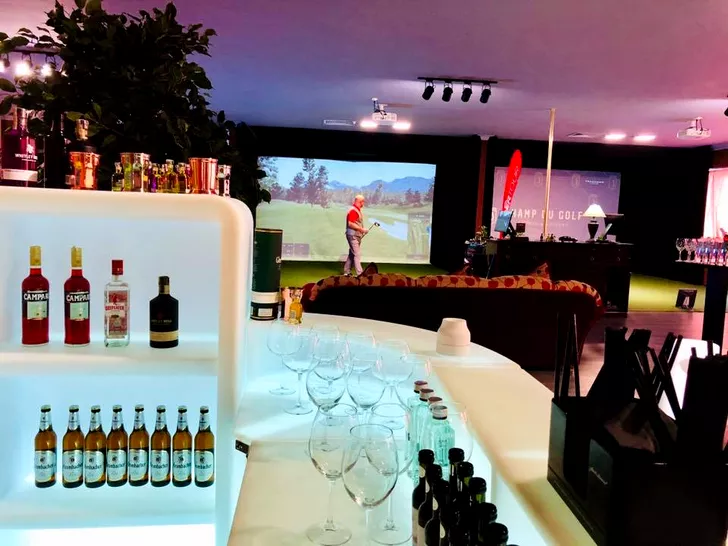 Champ du Golf a sărbătorit un an de existență printr-o mega-petrecere care a șinut de la ora 10 până spte miezul nopții, cu golg, băuturi fine și delicatețuri culinare
