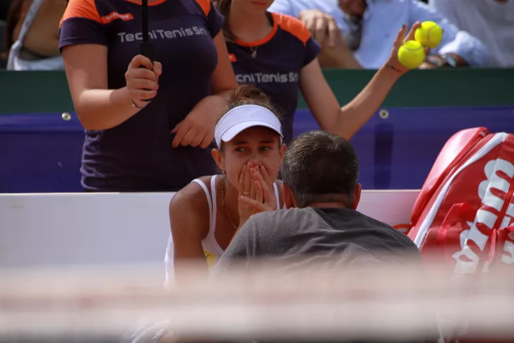 Ilie Năstase râde de Maria Sakkari înainte de meciul cu Mihaela Buzărnescu. Românca, în timpul turneului Bucharest Open