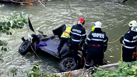 Dubla tragedie pe raul Bistrita O masina de teren a plonjat in apa si pasagerii nau avut nicio sansa