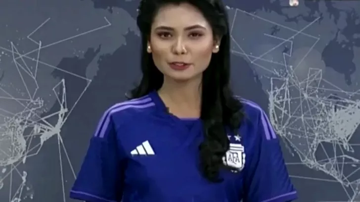 Prezentatoare de știri din Bangladesh, în direct în tricoul naționalei Argentinei