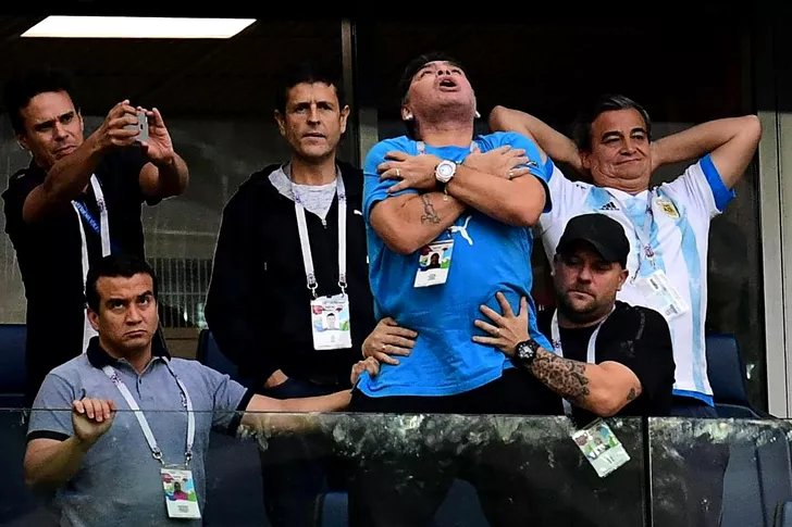 Diego Maradona a făcut spectacol la CM 2018! Câţi bani primeşte de la FIFA să fie spectator