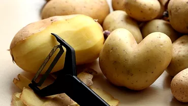 Nu le mai aruncati Cojile de cartofi sunt extrem de utile in bucatarie Cum le puteti reutiliza