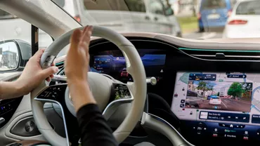 Masinile conectate va supravegheaza viata intima filmeaza si asculta Ce reguli aplica Dacia si Renault
