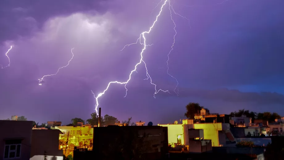 Romania se va confrunta cu noi fenomene meteo extreme furtunile uscate Cat de periculoase sunt acestea