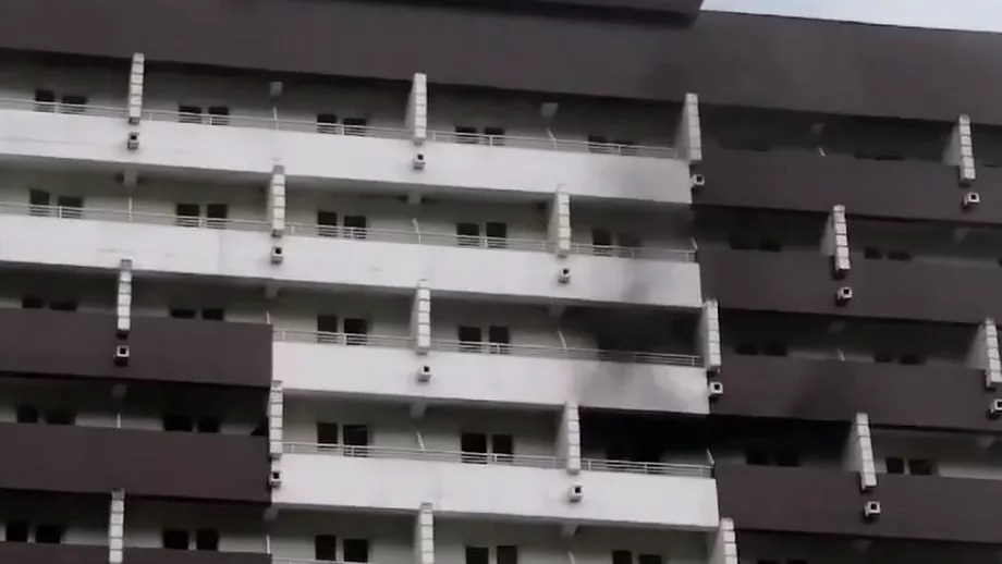Incendiu la un hotel din Caciulata 70 de persoane sau autoevacuat VIDEO