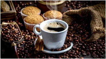 Ce trebuie sa pui neaparat in cafea Ingredientul acesta iti va schimba viata Nu o sa mai ai nevoie de zahar sau lapte