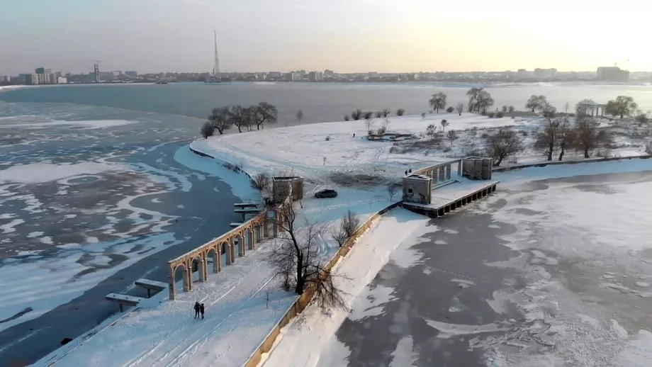 Insula de pe Lacul Morii casa in care nu au mai apucat sa se mute Nicolae Ceausescu si sotia lui Locul a ajuns o groapa de gunoi cu acordul autoritatilor