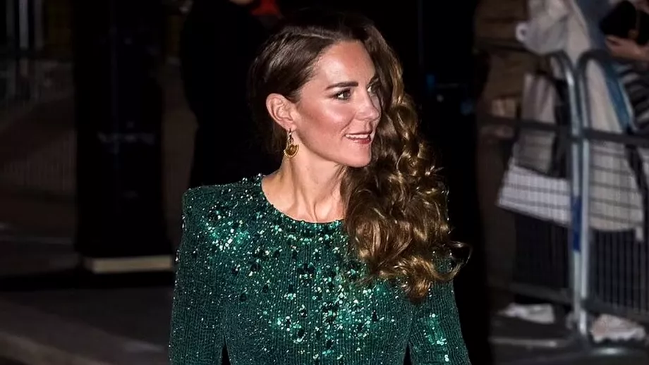 Kate Middleton tinuta surprinzatoare la scoala Ducesa de Cambridge ia uimit pe elevi si profesori