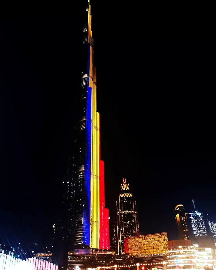 Cel mai înalt drapel al României, pe Burj Khalifa, în Dubai. FOTO: facebook