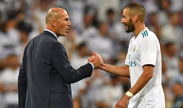 Karim Benzema e considerat de antrenorul lui la Real Madrid, Zinedine Zidane, drept cel mai bun atacant din lume