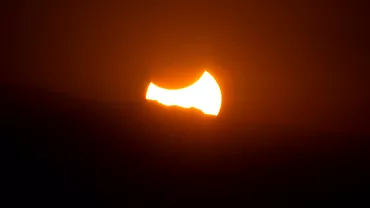 Eclipsa de soare vizibila si in Romania Cand se va produce