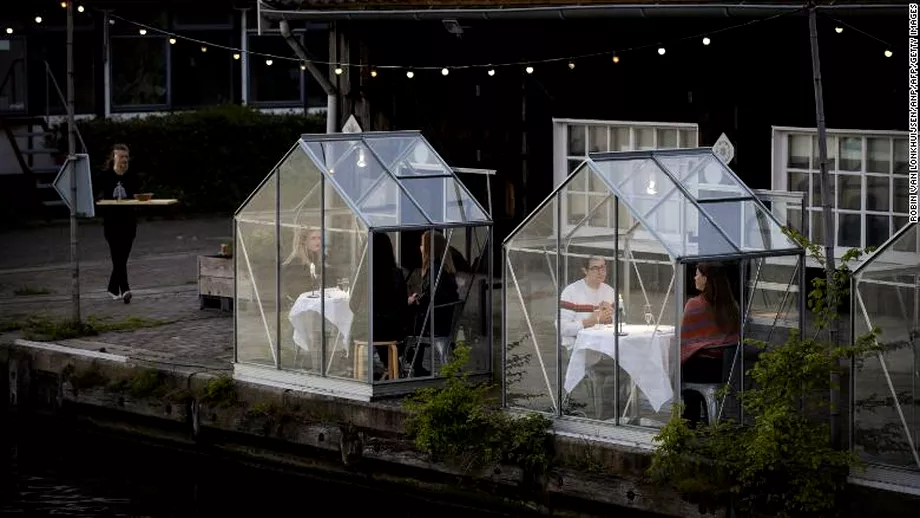 Sere de sticlă, anti-COVID. Un restaurant vegan din Amsterdam s-a adaptat pandemiei de coronavirus