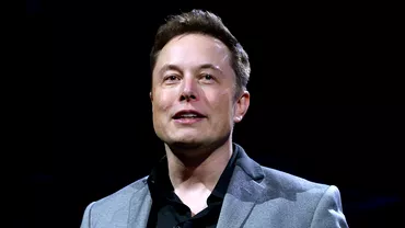 Elon Musk surprins alaturi de o femeie deghizata in Catwoman de Halloween Cine era aceasta