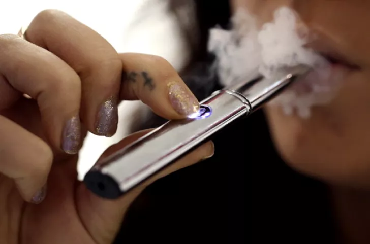 Țigările electronice conțin mai multă nicotină decât țigările normale