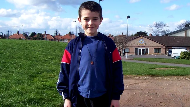 Alex Pașcanu joacă de la vârsta de 8 ani la clubul englez Leicester City, acum fiind cel mai bun jucător al echipei U23