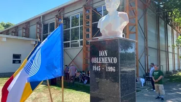 Ion Oblemenco comemorat de olteni la bustul din orasul sau natal Legenda Universitatii Craiova ar fi implinit 77 de ani Video