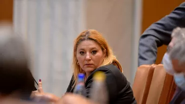 Diana Sosoaca a parasit sala cand Zelenski a inceput sa vorbeasca in Parlamentul Romaniei Este o inregistrare Normal ai avea obligatia sal inviti si pe Putin