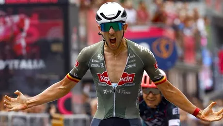 Turul Italiei 2022 Sprinterii pacaliti de evadare in etapa a 18a Dries De Bondt invingator la Treviso Carapaz ramane in roz Video