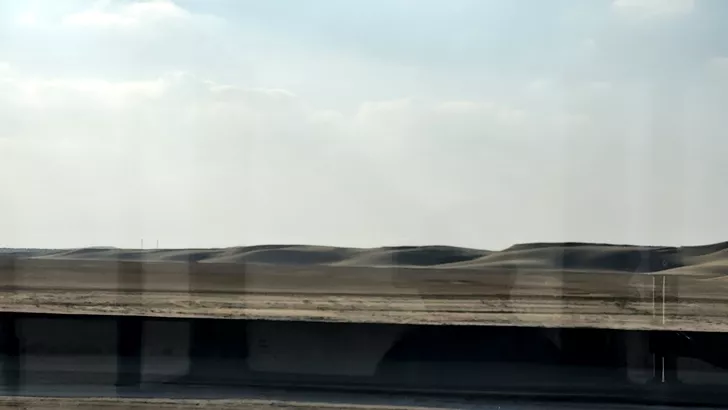 Dunele de nisip, văzute din autobuz. Sursa: Fanatik
