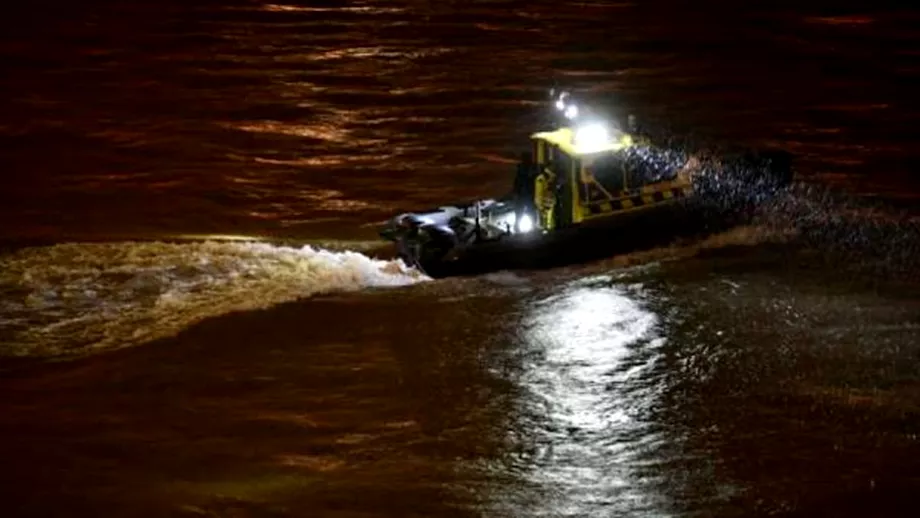 Naufragiu pe Dunare Sapte turisti au murit si 19 sunt disparuti dupa scufundarea unui vapor la Budapesta