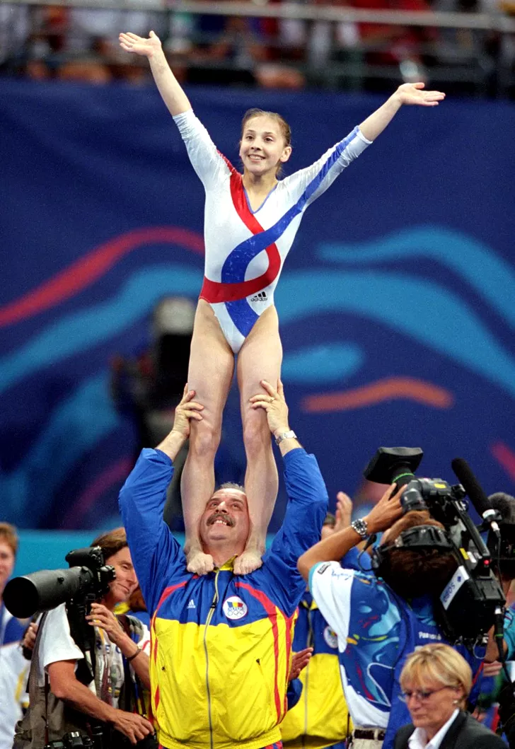 Octavian Bellu alaturi de Andreea Raduca la Jocurile Olimpice de la Sydney, cand Romania a avut trei gimnaste pe podiumul olimpic