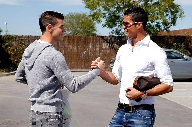 Gareth-Bale-meets-Cristiano-Ronaldo-2267149