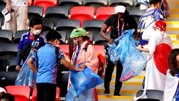 De ce strang japonezii gunoiul de pe stadion la final Fanatik a stat de vorba cu un fan nipon care a explicat gestul Exclusiv