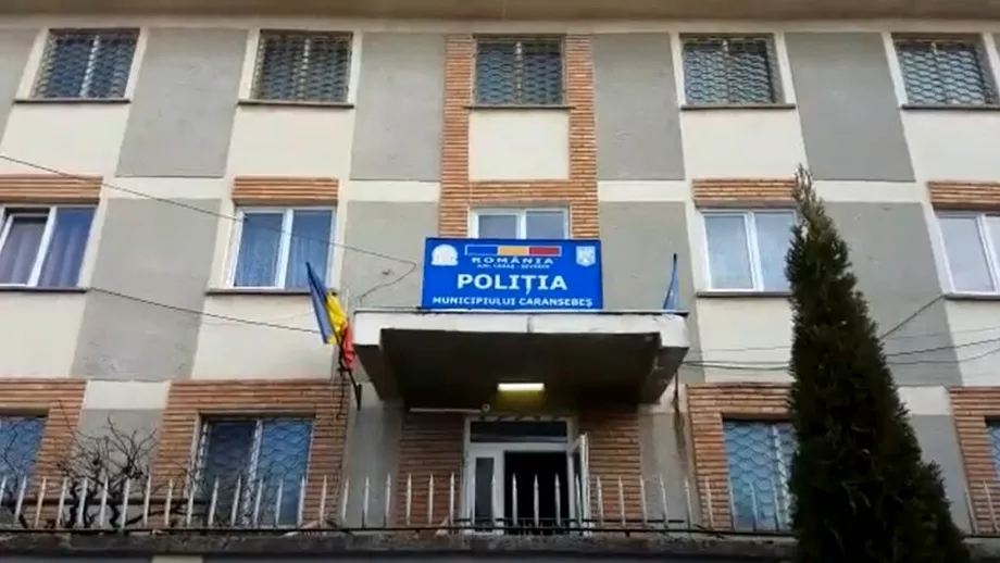 Dosar penal pentru un tânăr care a intrat în sediul Poliției din Caransebeș cu un certificat verde aparținând altcuiva