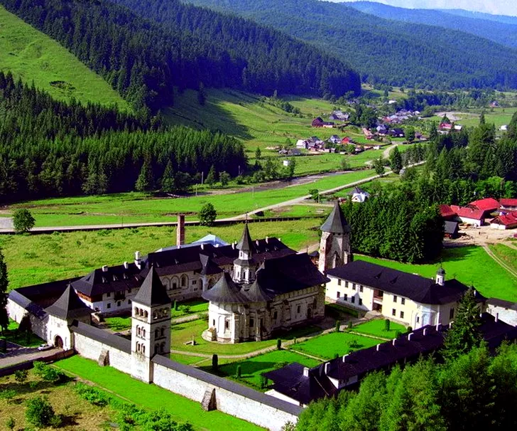 Mănăstirea Putna, prima ctitorie a lui Ștefan cel Mare și locul odihnei sale veșnice