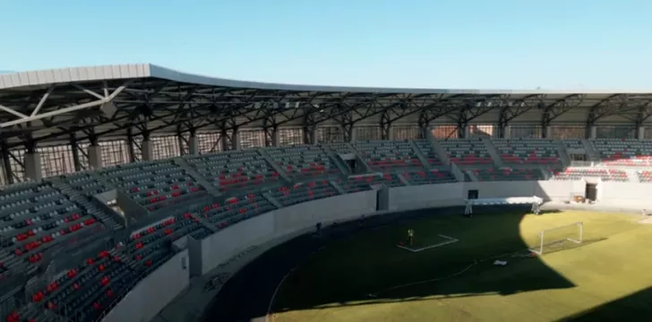 Atmosferă fabuloasă pe noul stadion din Sibiu, la meciul FC Hermannstadt -  Farul! Coregrafie superbă pregătită de fani - Antena Sport
