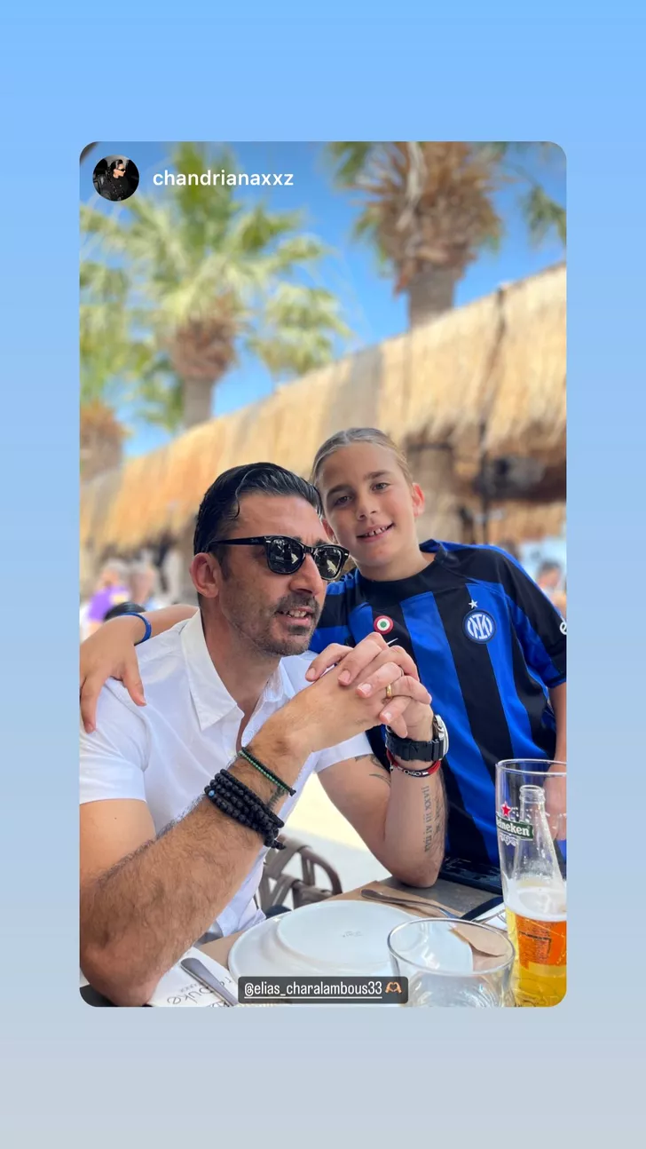 Elias Charalambous își petrece vacanța alături de familie