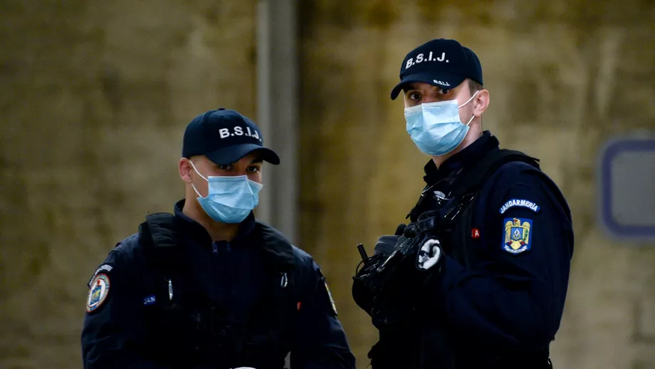 Jandarmi amendati pentru ca nu purtau masca Cat trebuie sa plateasca oamenii legii