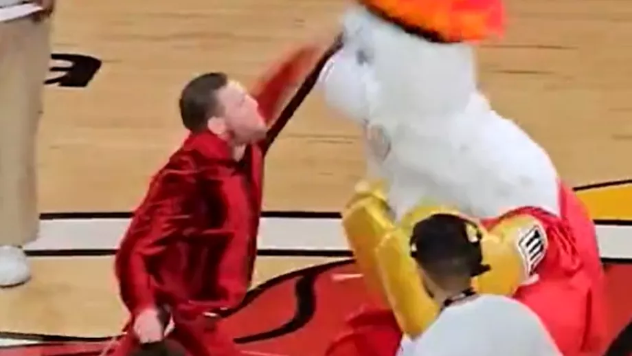 Conor McGregor a trimis direct la Urgente mascota celor de la Miami Heat Trebuia sa fie doar o gluma dar ia dat doi pumni cu toata forta Video