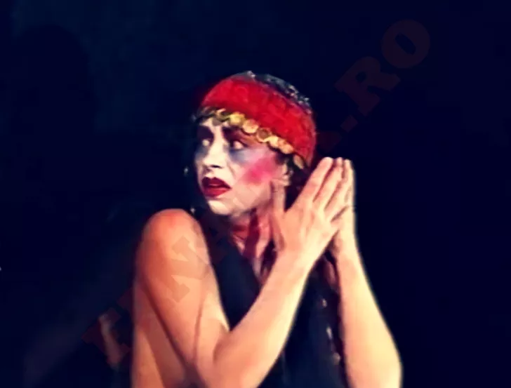 Adriana Trandafir în 'La țigănci', teatrul Odeon. Sursă foto: Arhivă personală