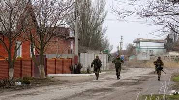 Imagini socante in Mariupol Mortii dupa atacurile rusesti pusi intro groapa comuna Nu iam putut identifica Video