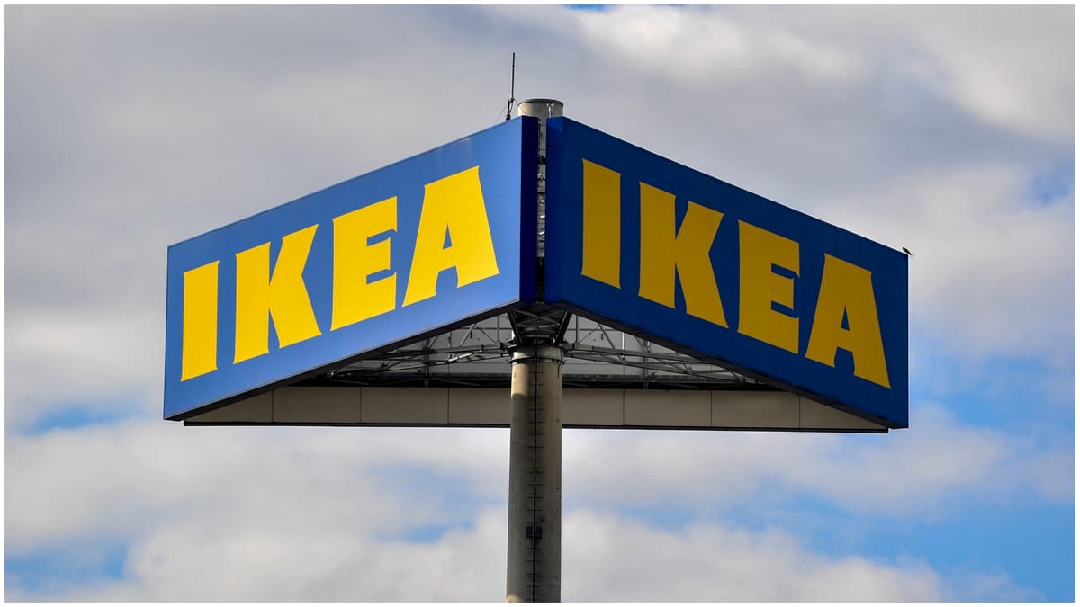 Cum a furat un angajat IKEA peste 400.000 de lei. S-a folosit de zeci de clienți