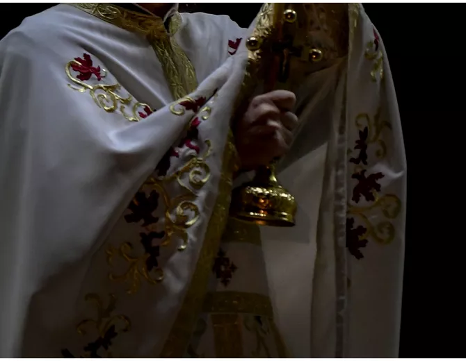 Caz revoltator in Satu Mare Un preot a agresat sexual in biserica doi baieti institutionalizati Ramane intre noi si Dumnezeu