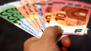 Bancnote false de 50 si 100 de euro la casele de schimb Politistii au ridicat peste 2800000 de dolari Update