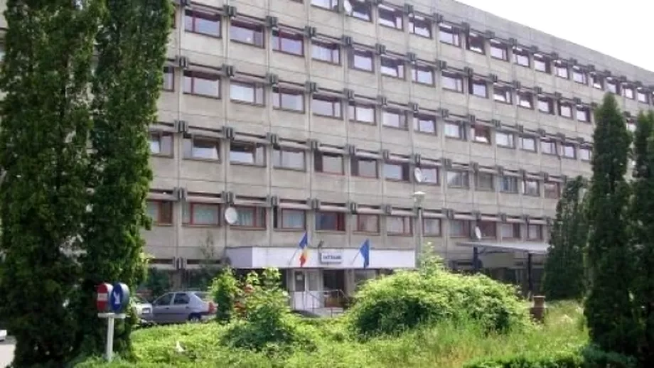 Ce sa intamplat la Spitalul Fundeni in asteptarea ministrului Sorina Pintea Oamenii au fost scosi in pijamale pe hol