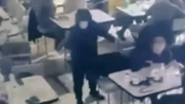 Asasinat in stil mafiot la Atena Doua persoane au fost ucise intro cafenea momentul impuscaturilor a fost surprins de camere Video
