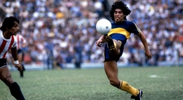 Diego Maradona la Boca Juniors. A jucat un singur an și a luat singurul său titlu în Argentina