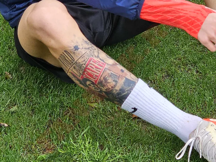 Tatuajul lui Octavian Popescu a fost extrem de vizibil la antrenament. Foto: FANATIK.