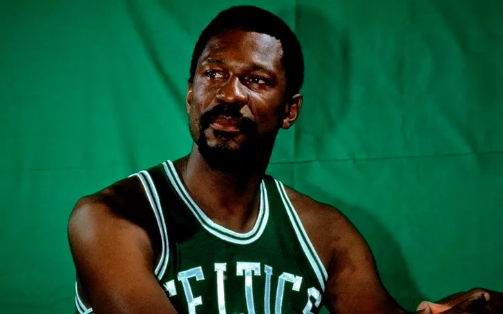 Bill Russel în tricoul lui Boston Celtics. A fost cea mai mare afacere din istoria NBA. A câștigat 11 titluri în 13 sezoane la Boston