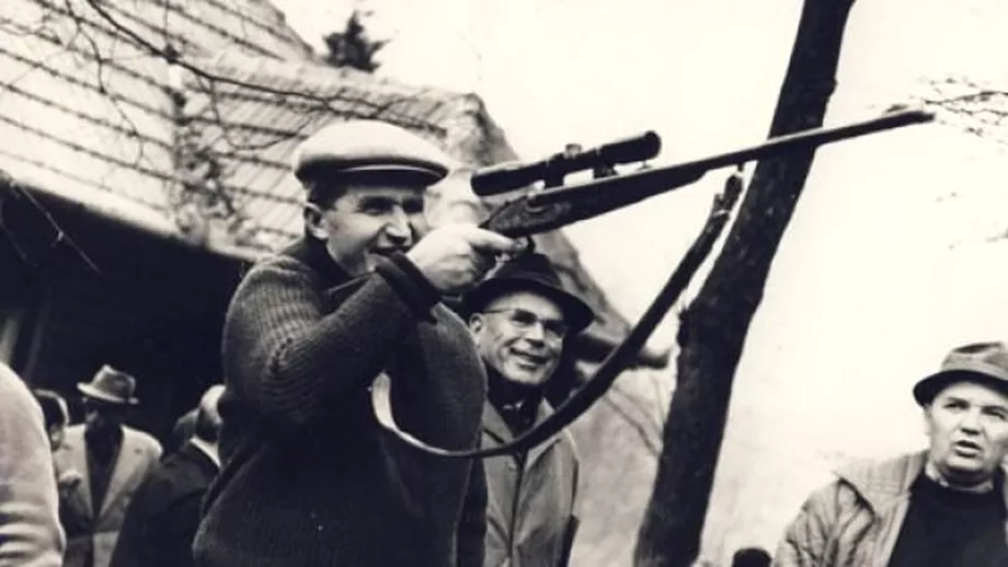 Legende vanatoresti cu Nicolae Ceausescu Colectia de arme a fostului dictator este expusa la Muzeul Militar din Bucuresti