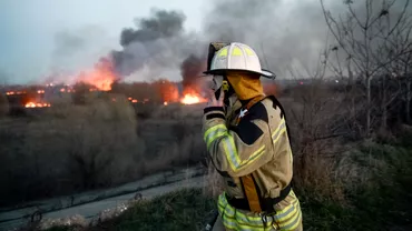 Incendiu puternic in Dambovita ard 8 tone de anvelope uzate A fost emis mesaj RoAlert