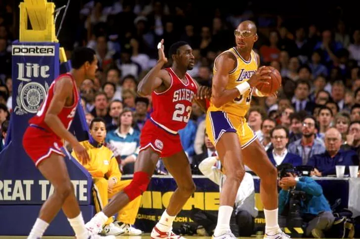 Kareem Abdul Jabbar. Altă perlă pescuită de Lakers cu ușurință. Este cel mai bun marcator din istoria NBA