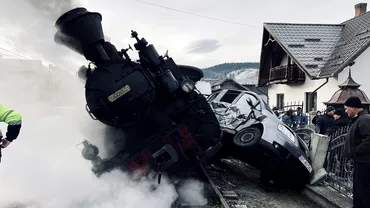 O mocanita din Suceava a deraiat dupa ce a lovit o masina In tren se aflau 20 de turisti