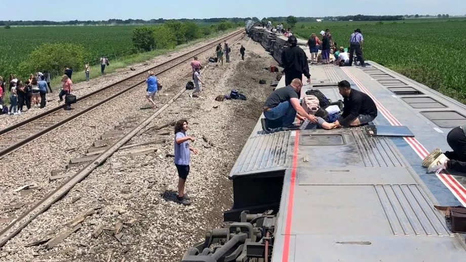 Trei oameni au murit si 51 au fost raniti dupa ce un tren a deraiat in SUA O basculanta cauza accidentului